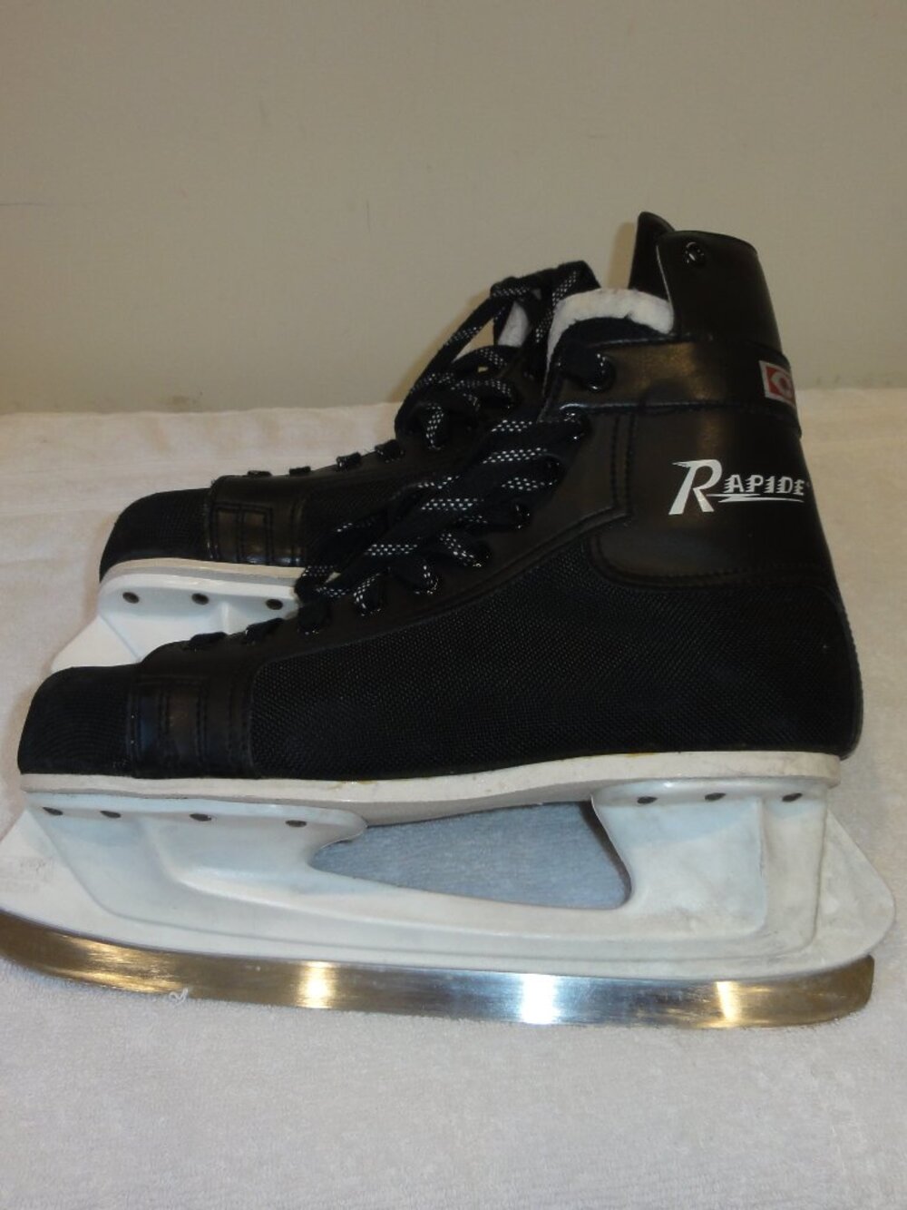 CCM RAPIDE 10 BLACK ICE HOCKEY MEN'S SKATES VERY GOOD CONDITION!